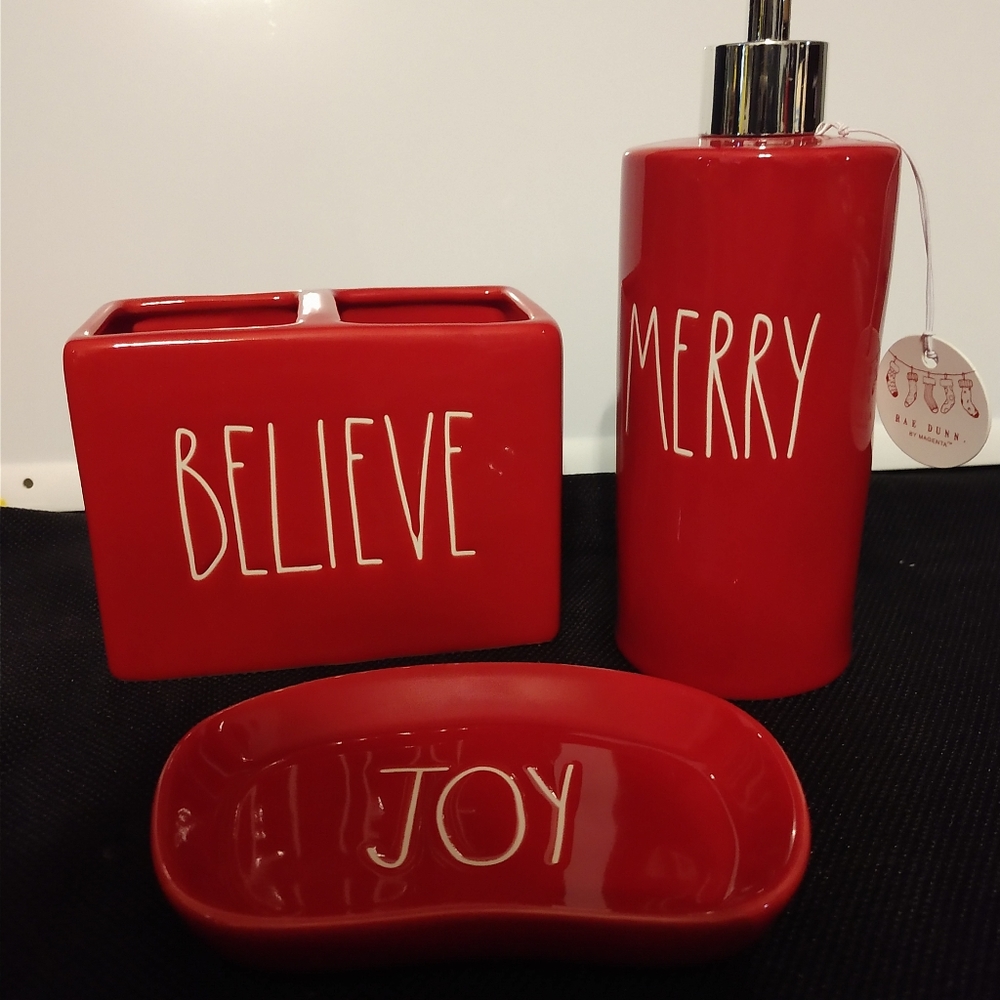 Rae Dunn Holiday Bath set